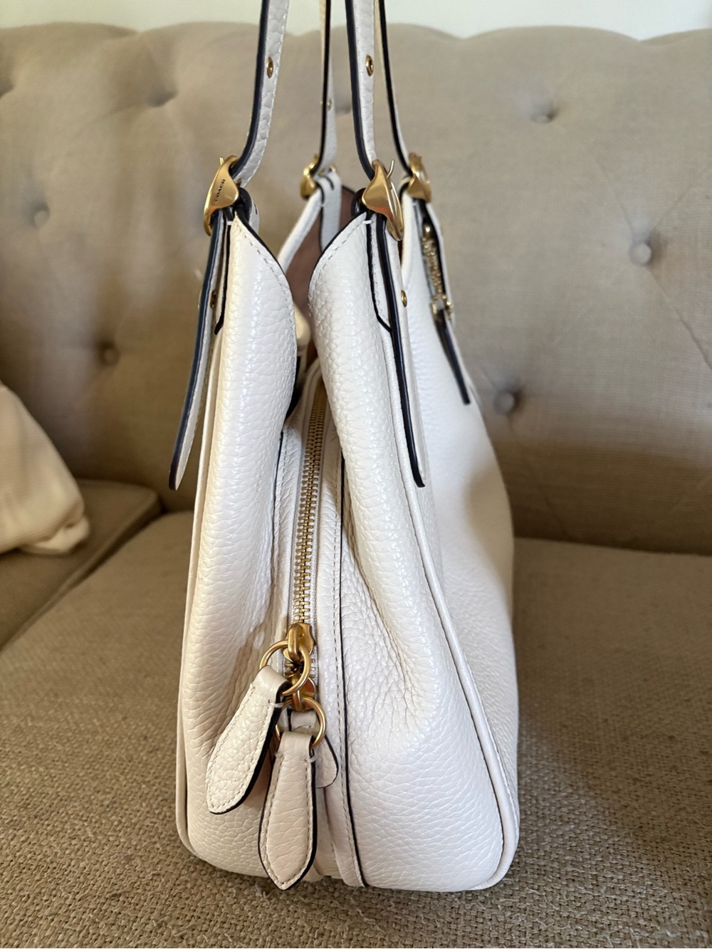 Coach White Pebble Leather Shoulder Bag with Gold Hardware - Picture 5 of 8